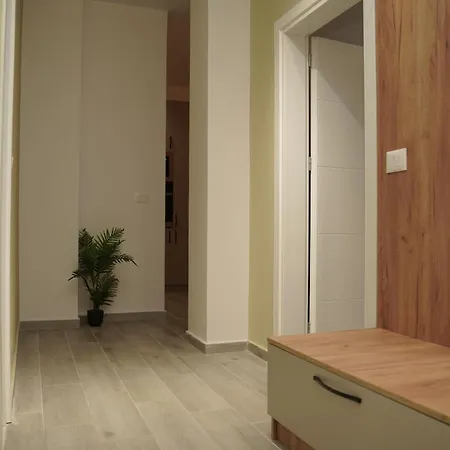 Sasso Bianco Apartment's Дуррес